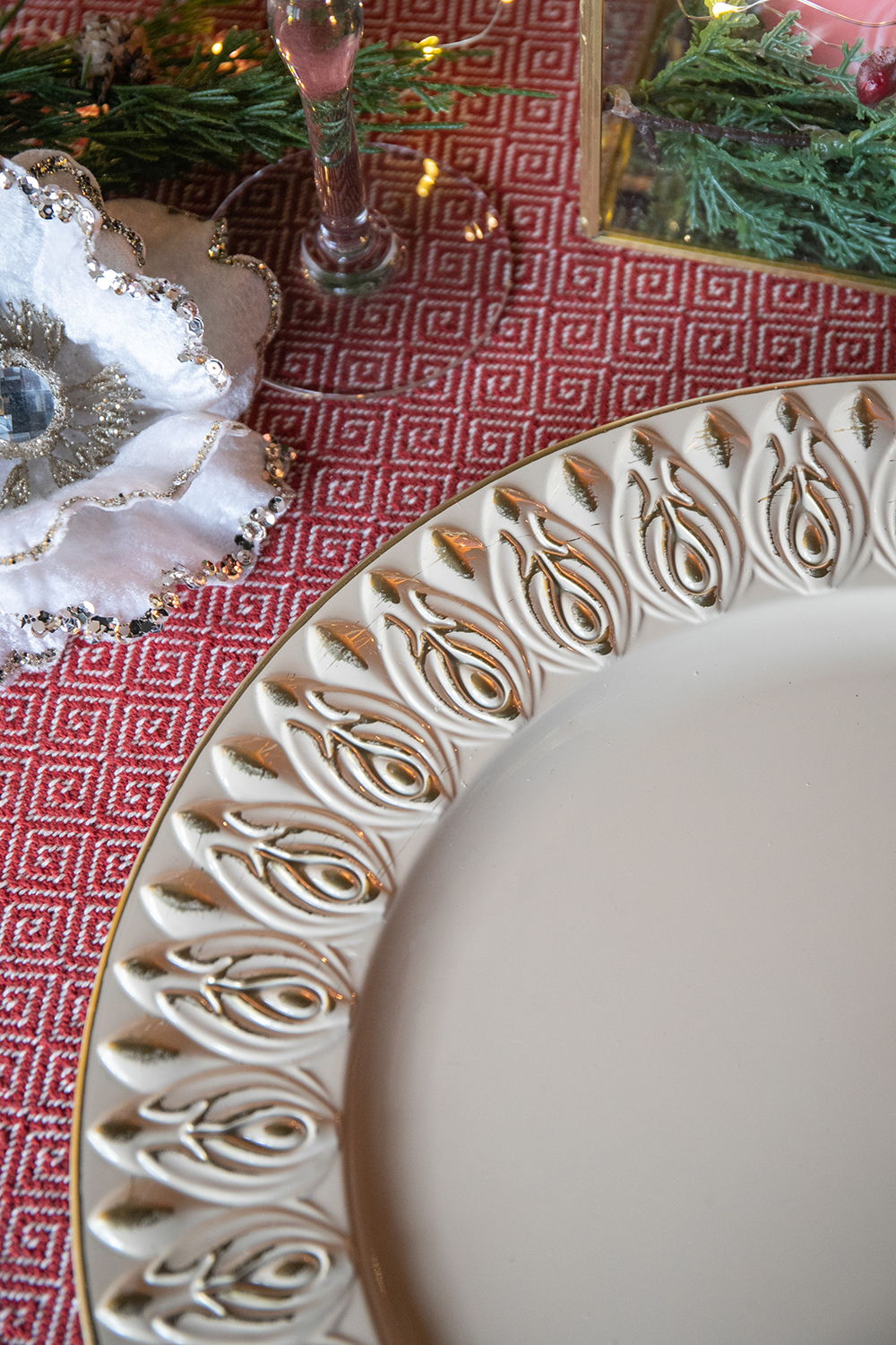 Elegant Plastic Charger Plate (Set of 8)